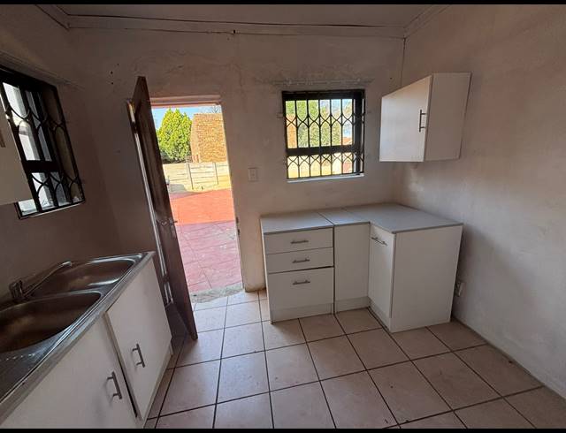3 BEDROOM FREEHOLD FOR SALE IN KLIPPOORTJE